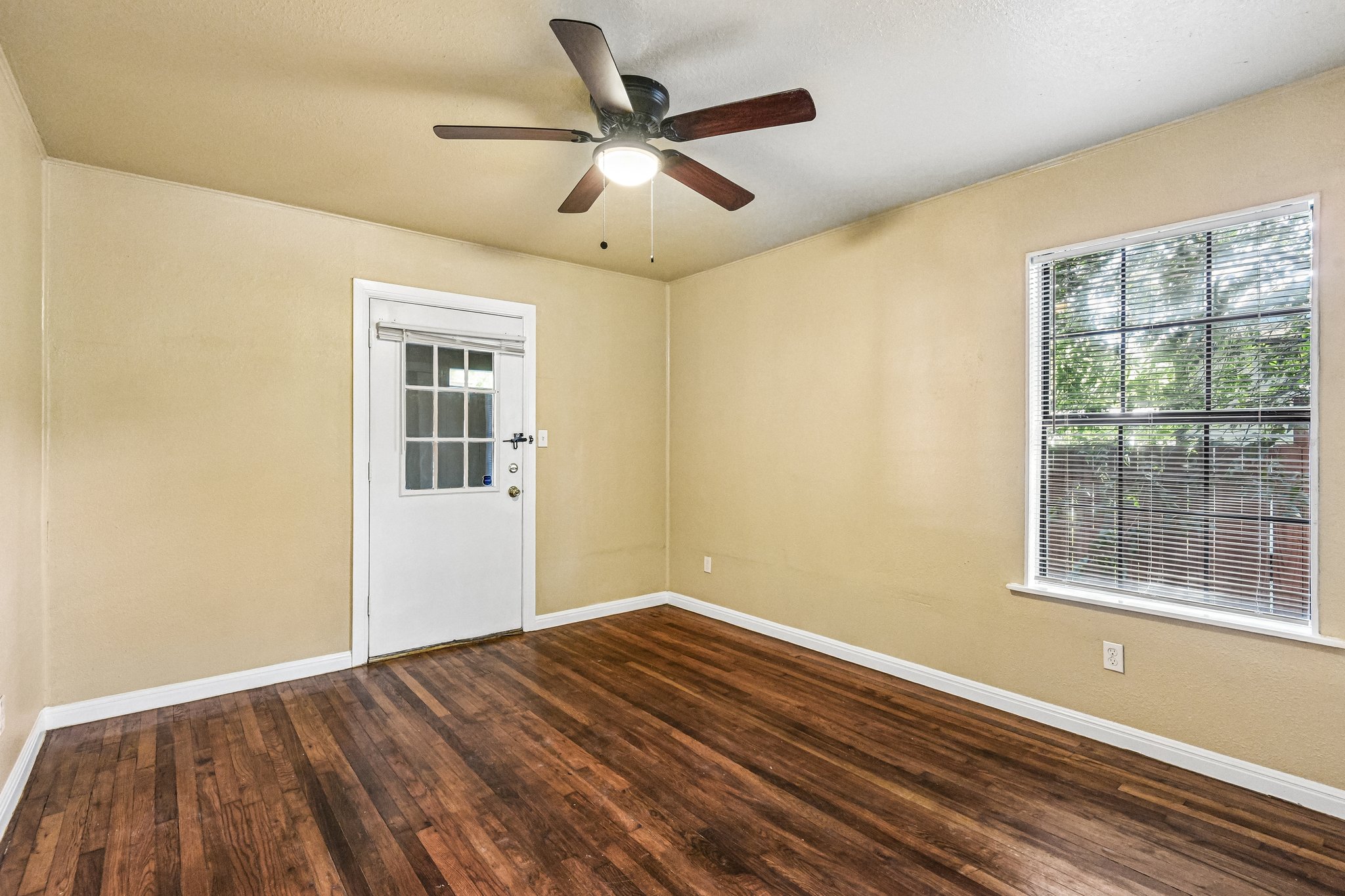 Rollins Ave-S3006-025.jpg