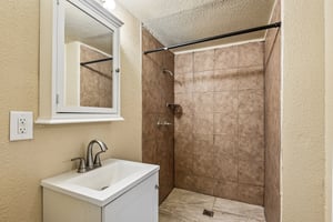 Rollins Ave-S3006-043.jpg