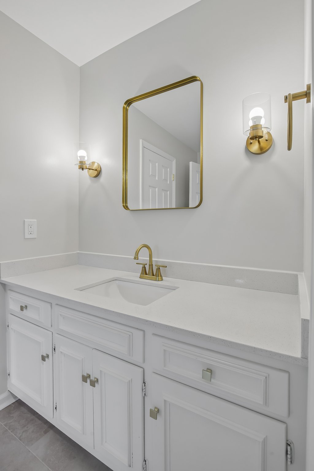 Shawnee Dr-S1407-069.jpg
