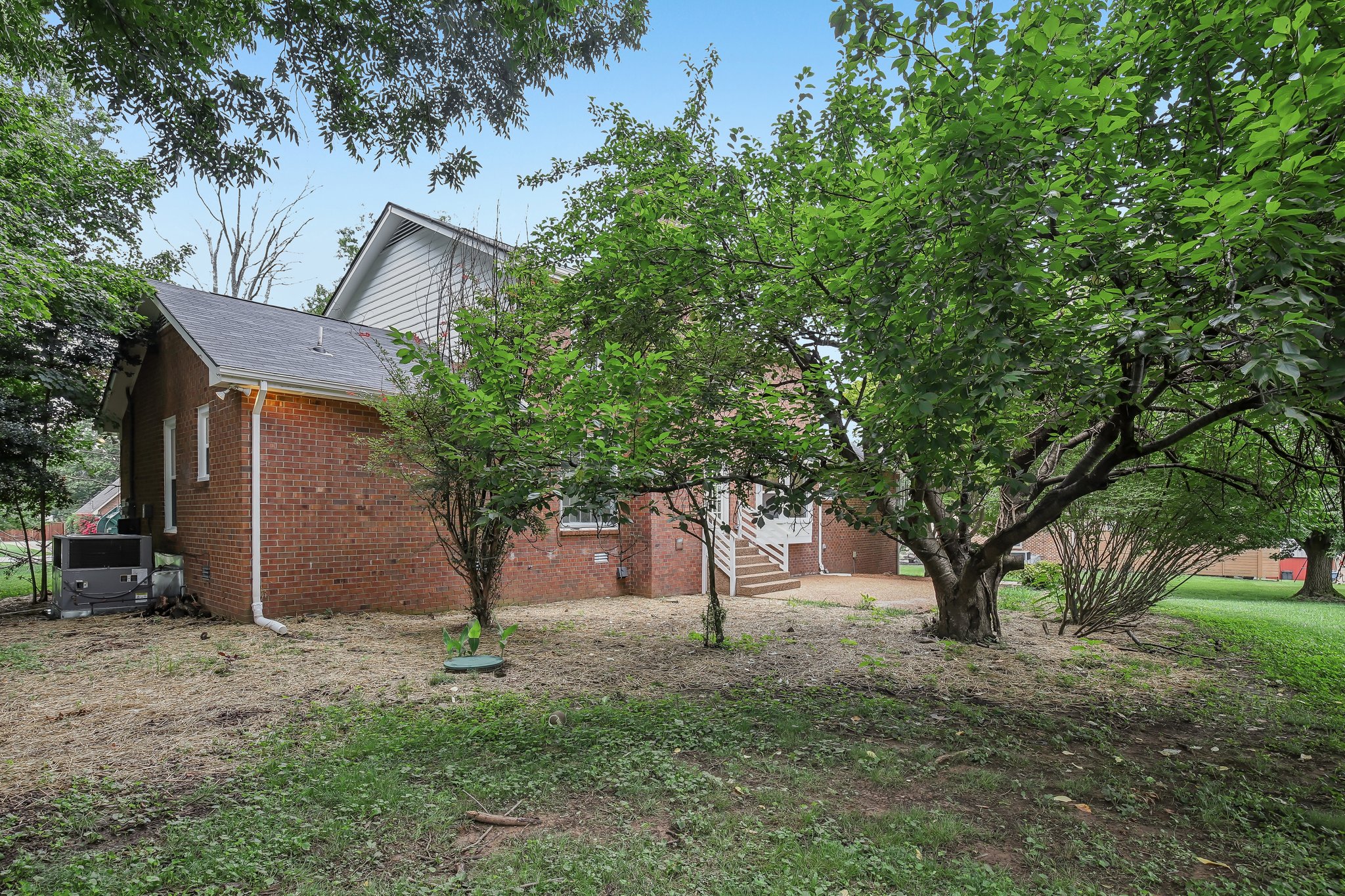 Shawnee Dr-S1407-092.jpg