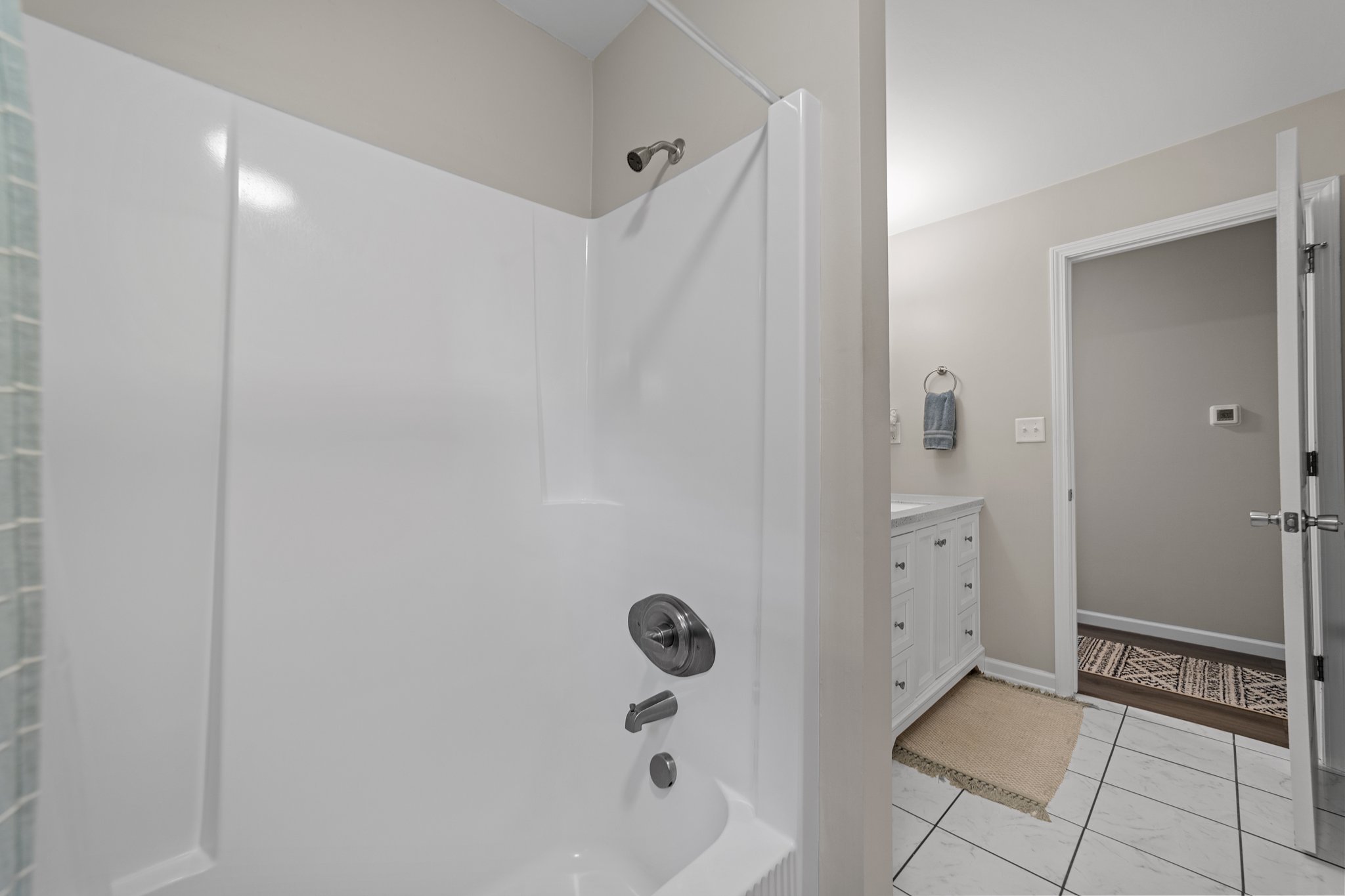 Guest Full Bathroom