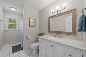 Guest Full Bathroom