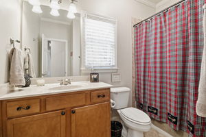 Main floor full bathroom