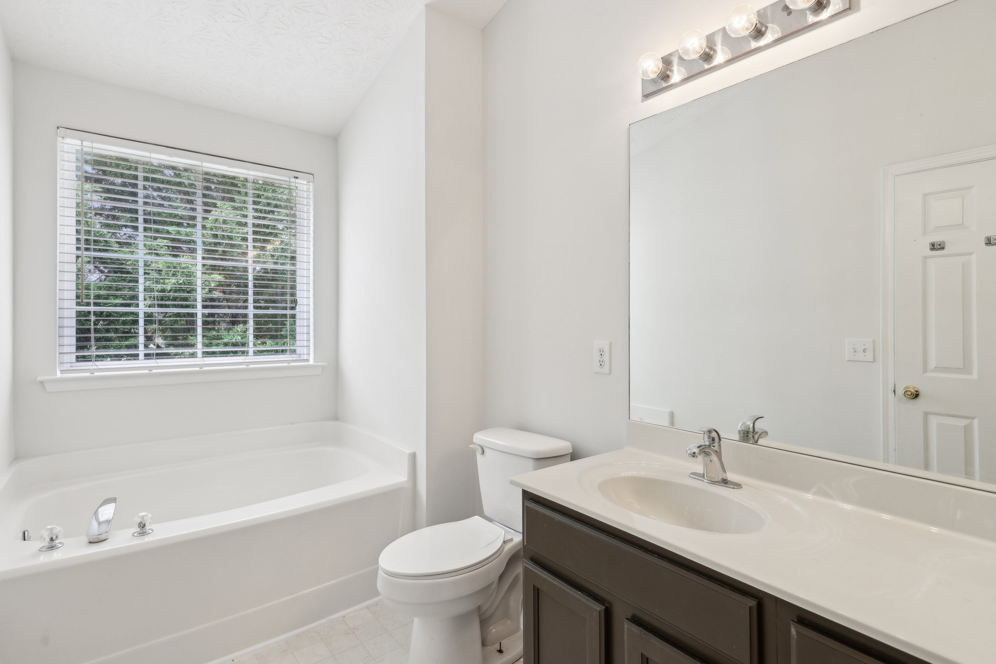 Weatherstone Square Dr-1505-036.jpg