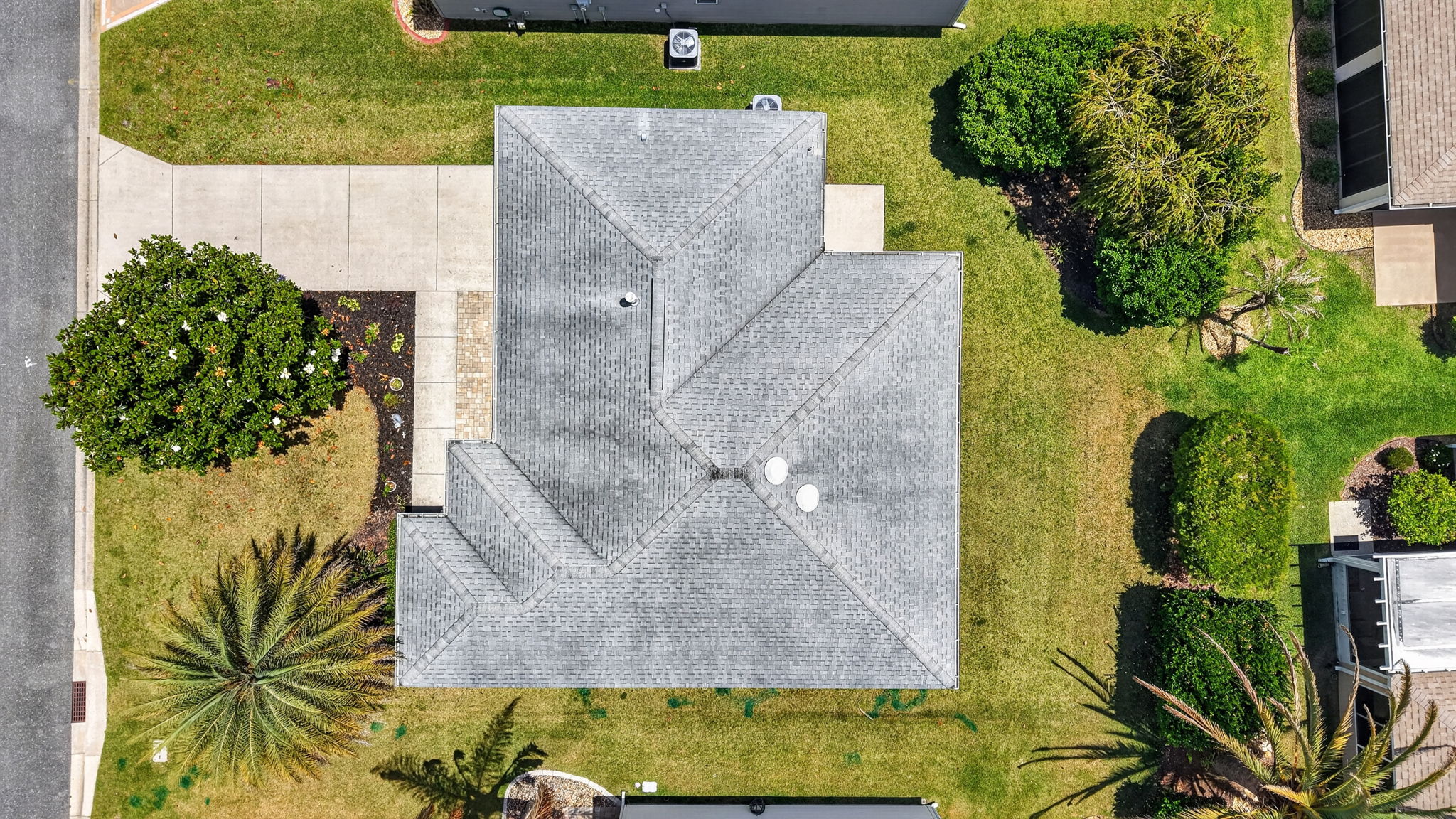 Aerial Side Elevation with PRIVACY Landscaping