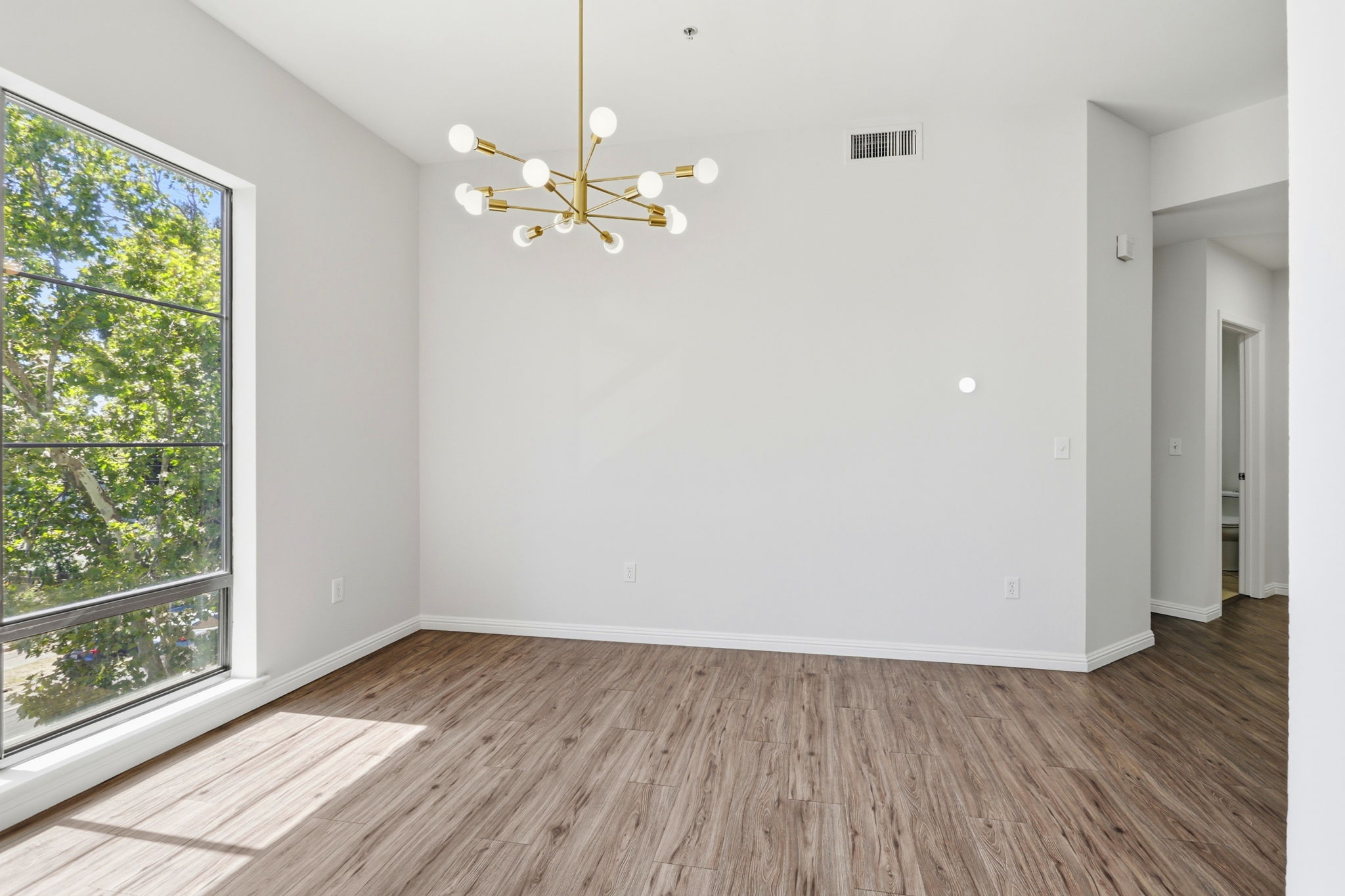 015_F8_1060 S Third St 307