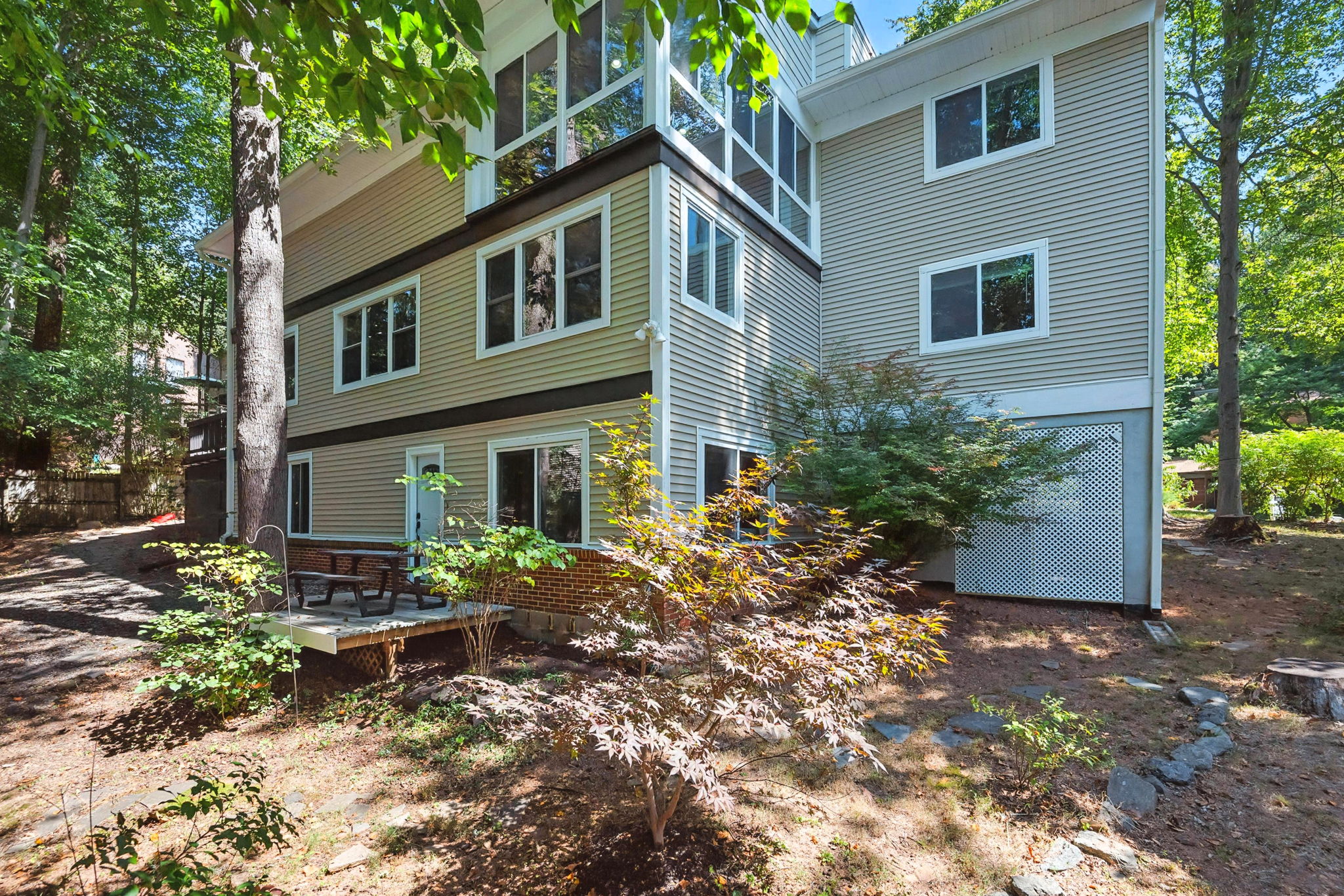 3 Level Contemporary with Walkout Lower Level