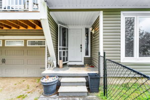 Front Porch/Entrance