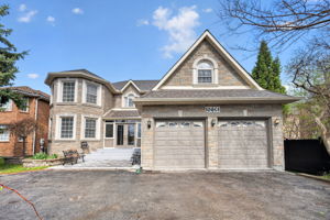 10601 Bathurst St, Richmond Hill ON
