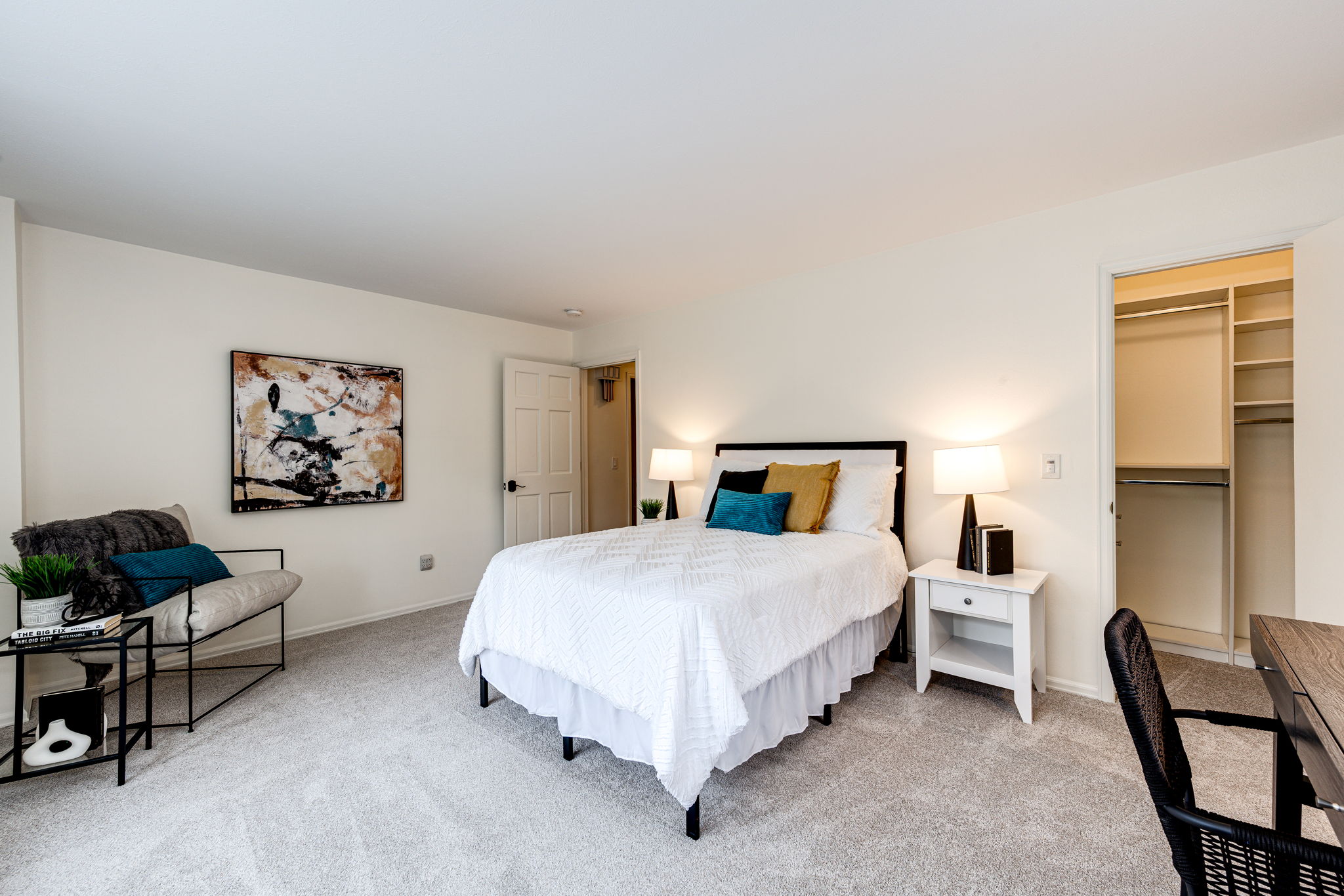 Secondary Bedroom w Walk-In