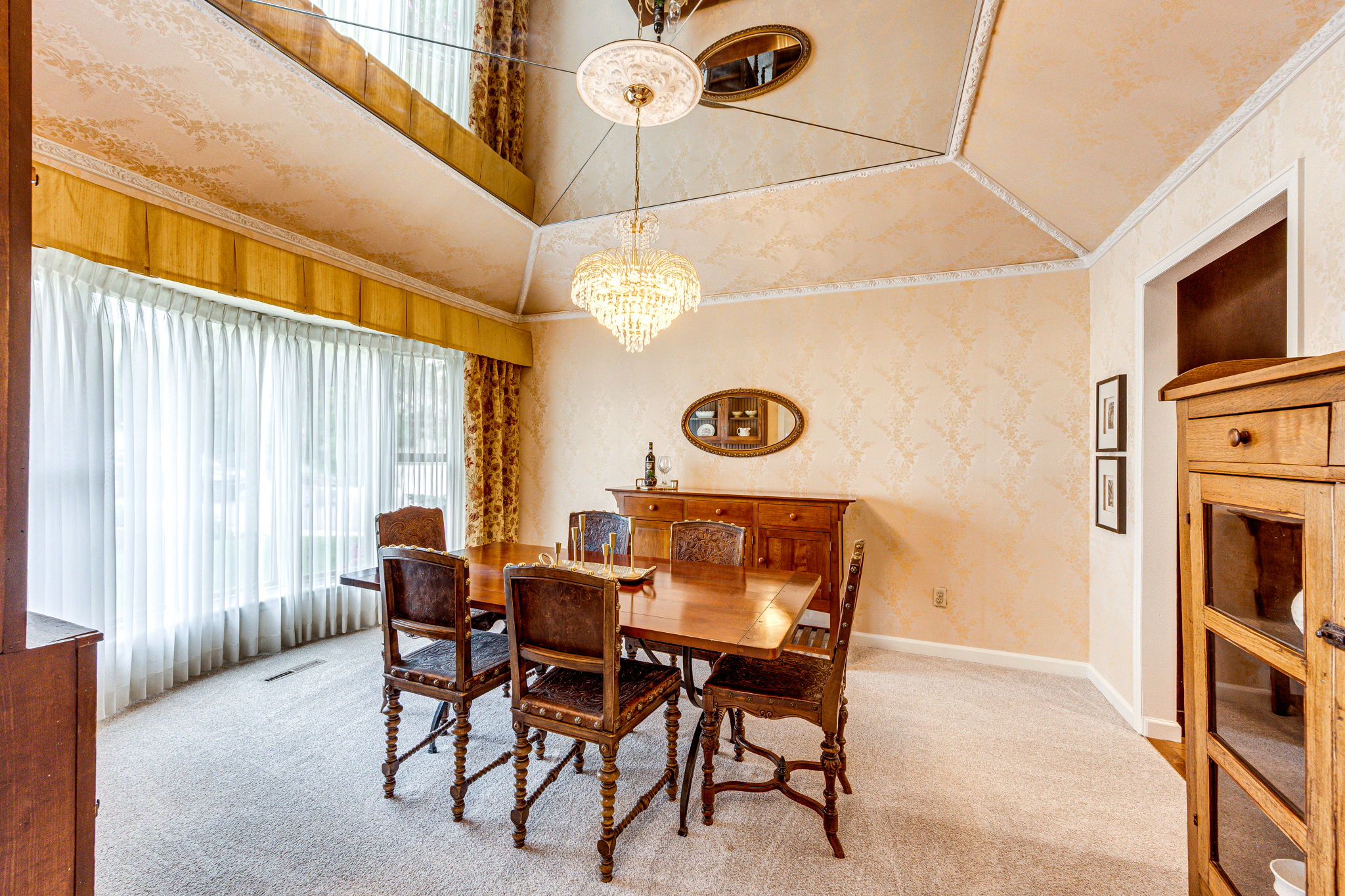 Formal Dining Room w Cove Ceiling