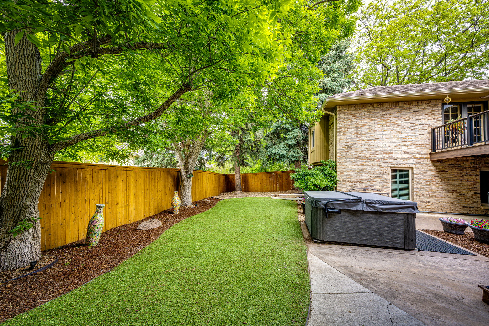 Backyard w Astroturf & New Hot Tub