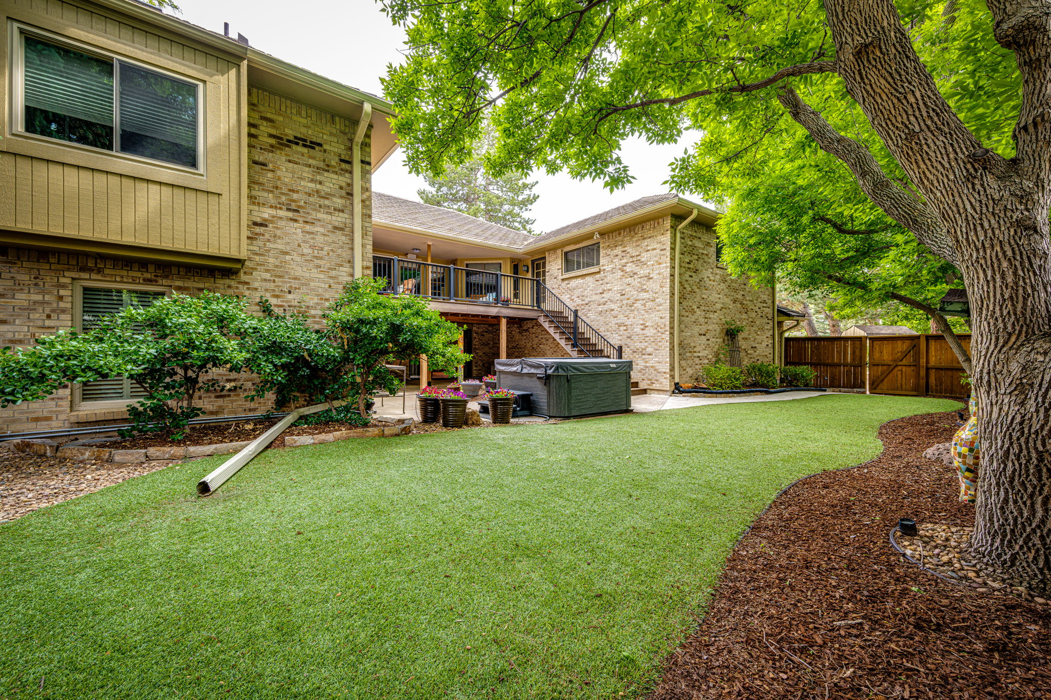 Lovely Backyard w Carefree Astroturf
