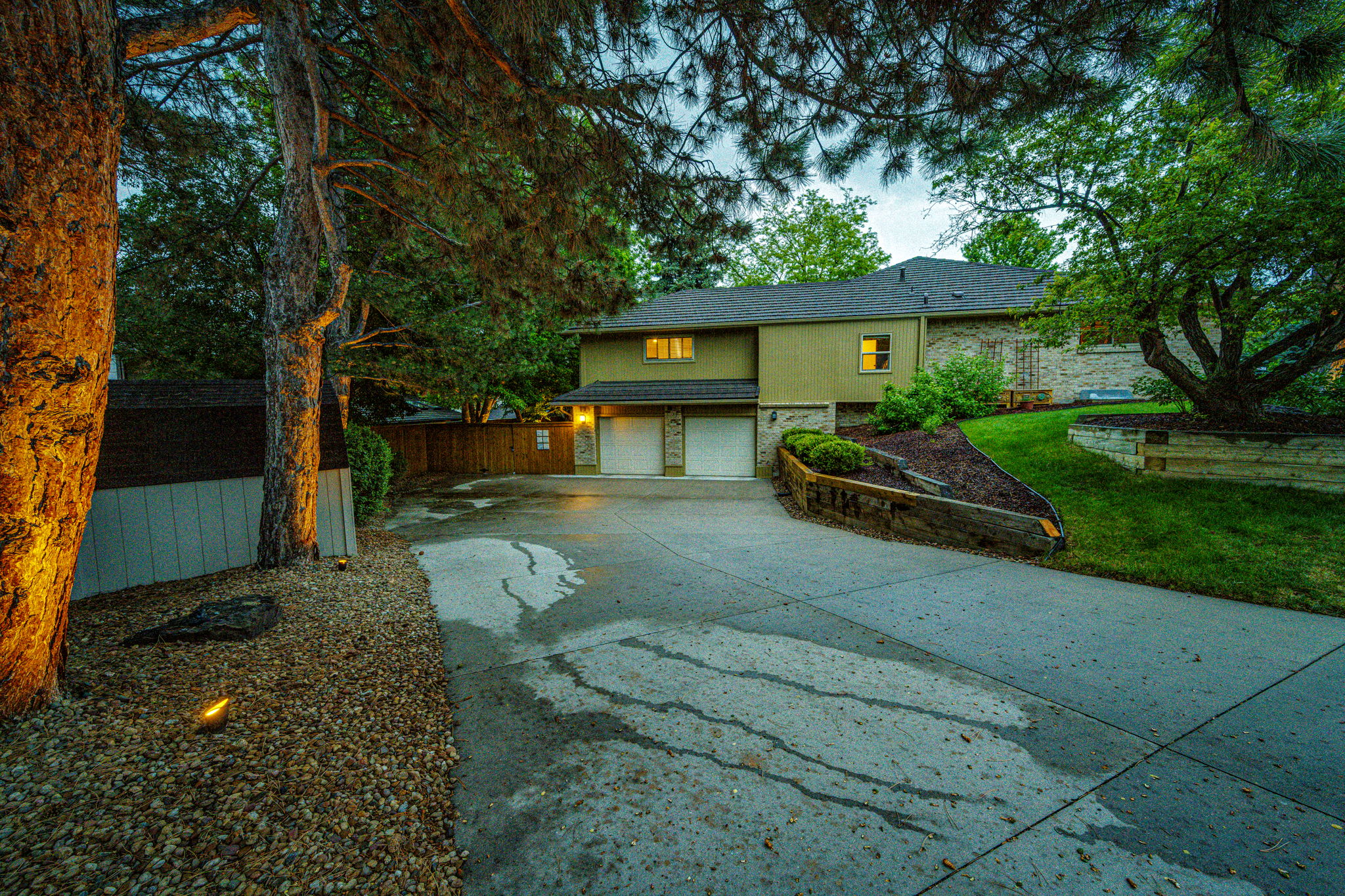 Driveway w Pro Lighting & Landscaping