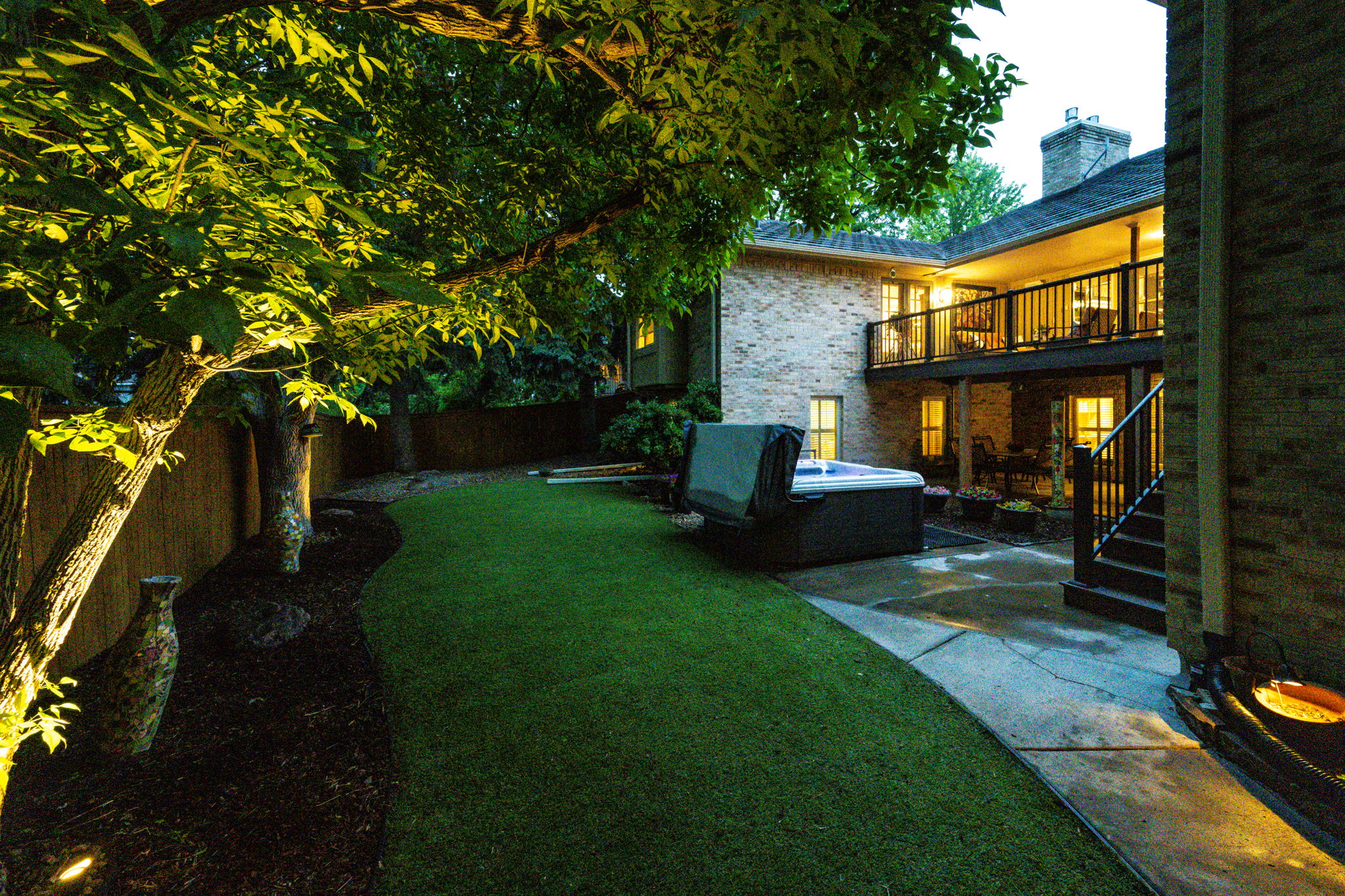 Twilight Ambiance w Backyard and New Hot Tub