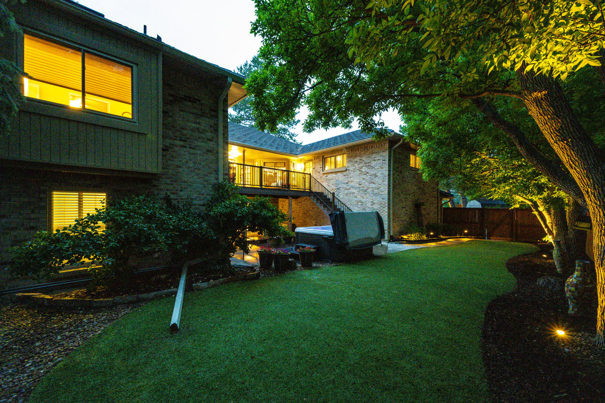 Twilight Ambiance on the Backyard w Carefree Astroturf
