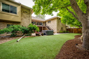 Lovely Backyard w Carefree Astroturf