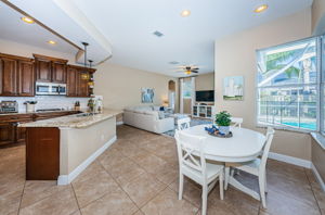 Kitchen/Breakfast Area