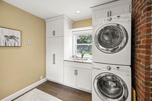 Built-in laundry cabinet and sink