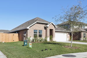 Houston - Central Park Square - 10616 Discovery Ln, Texas City, TX 77591 - 001