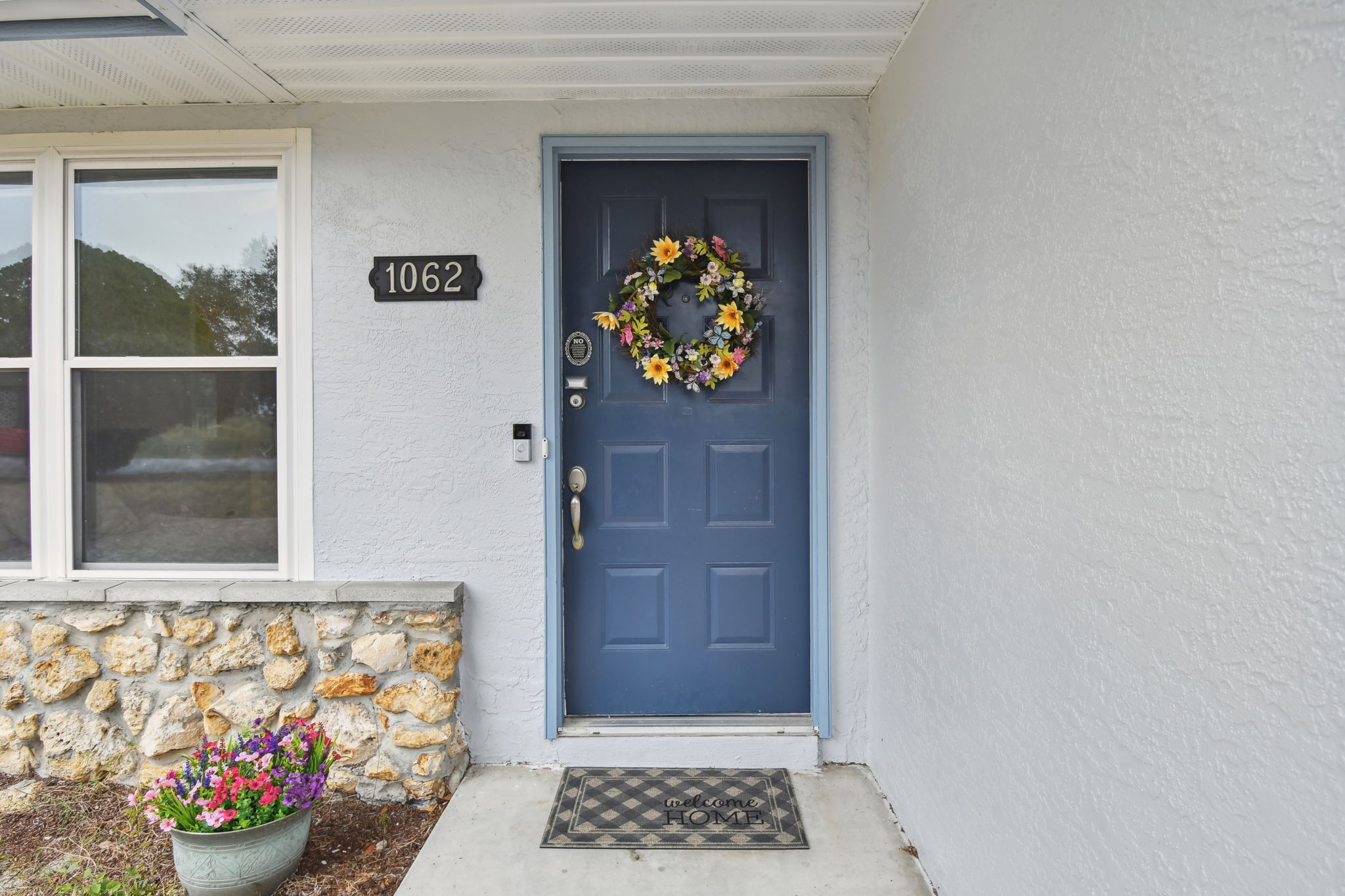 Front Porch/Entrance