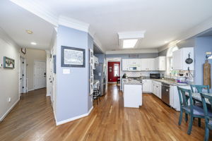  Photo 8