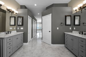 First Floor Primary Bathroom1c