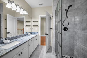 Upper Level Bathroom3b