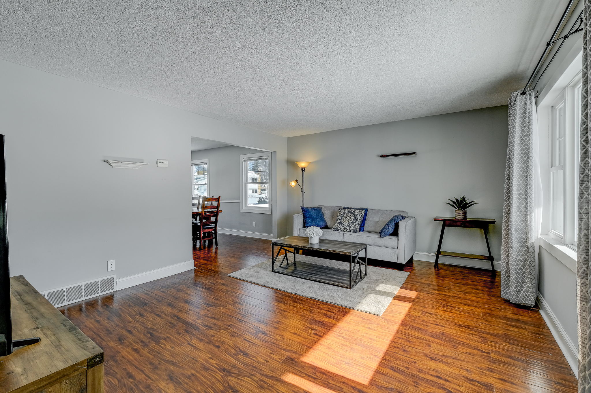 Entryway / Living Room