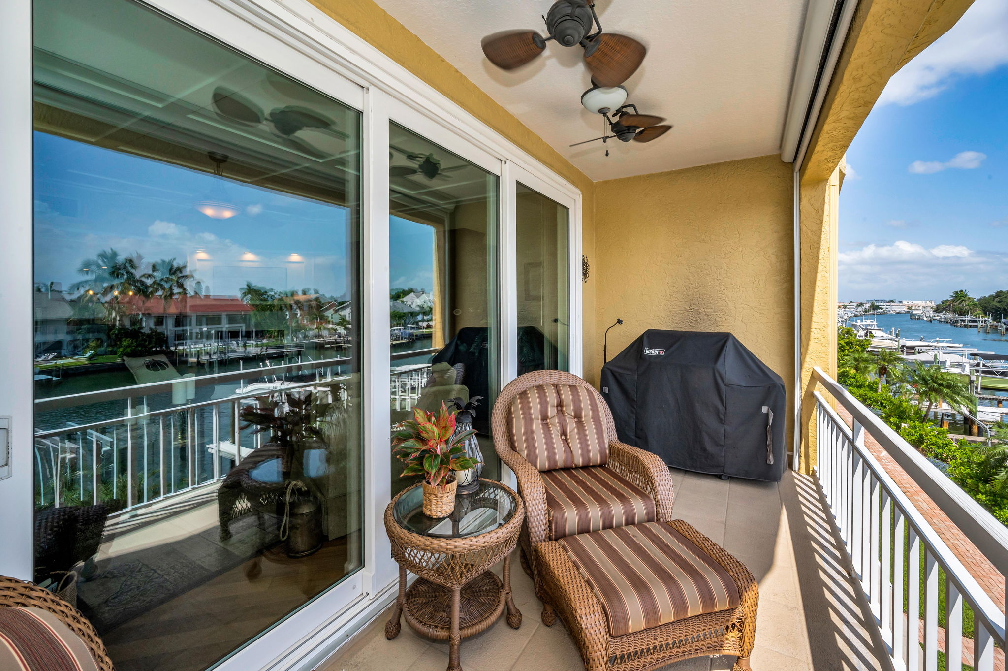 Living Room Balcony8
