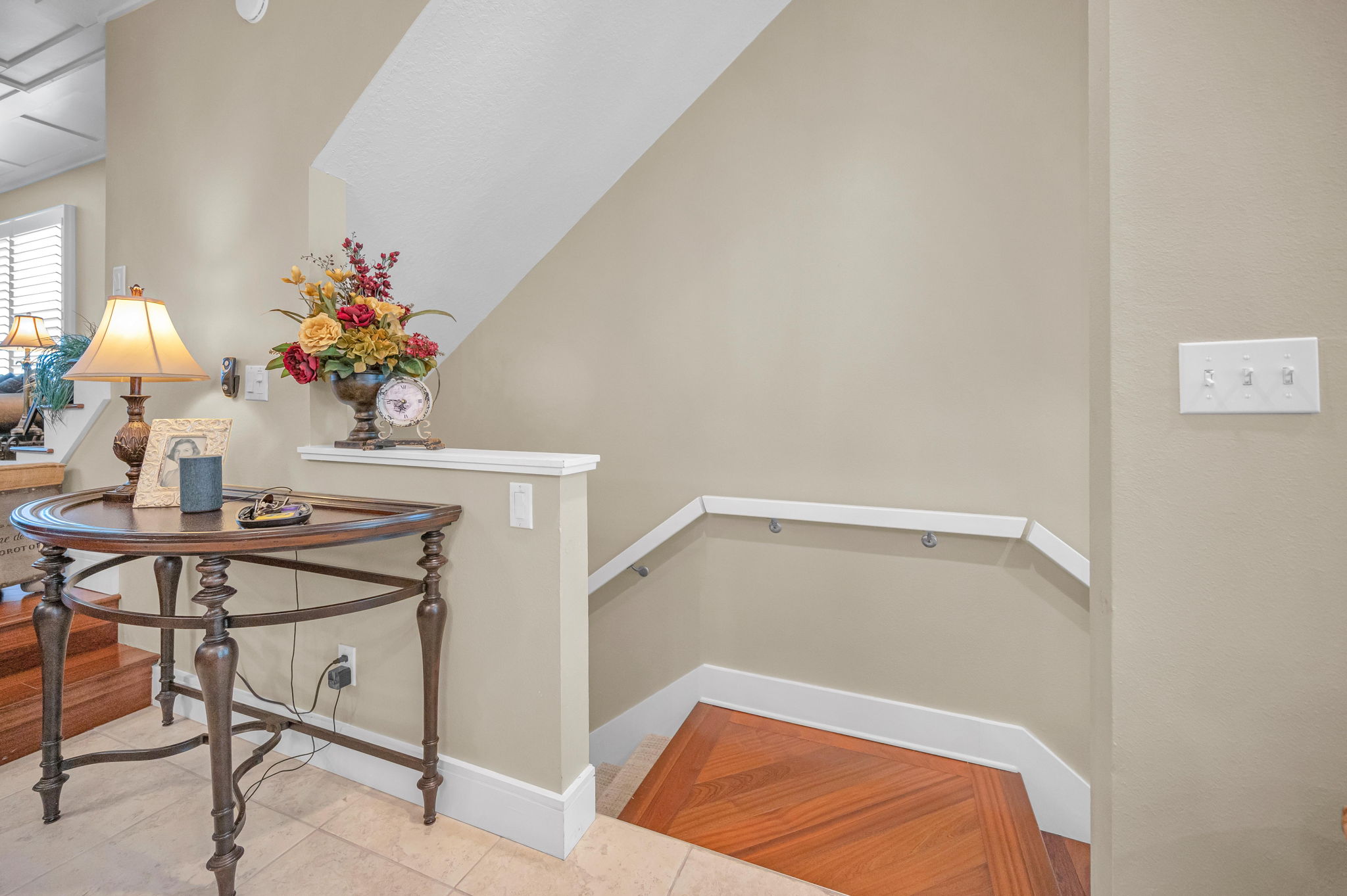 Staircase to Lower Level1a