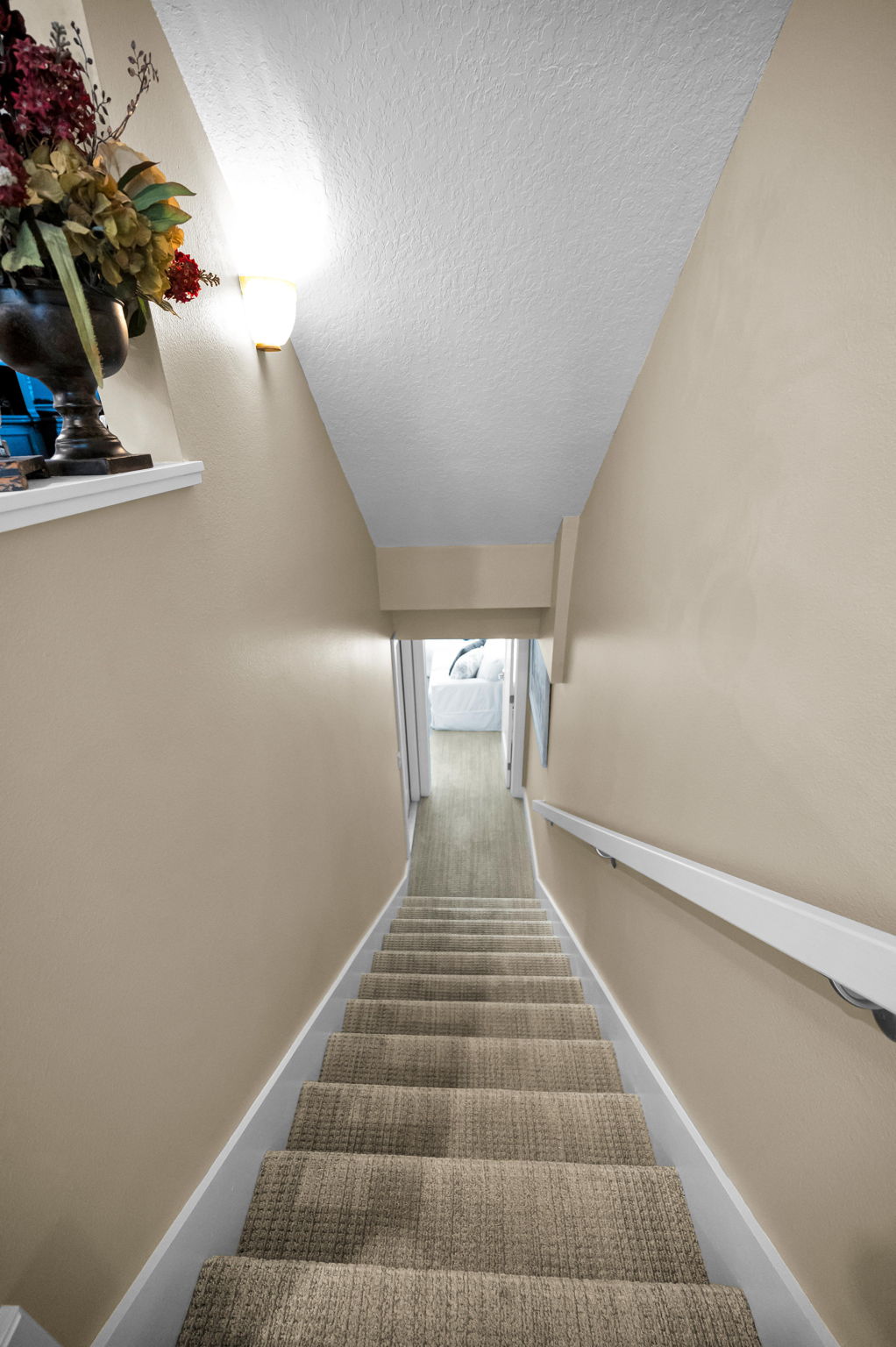 Staircase to Lower Level1b