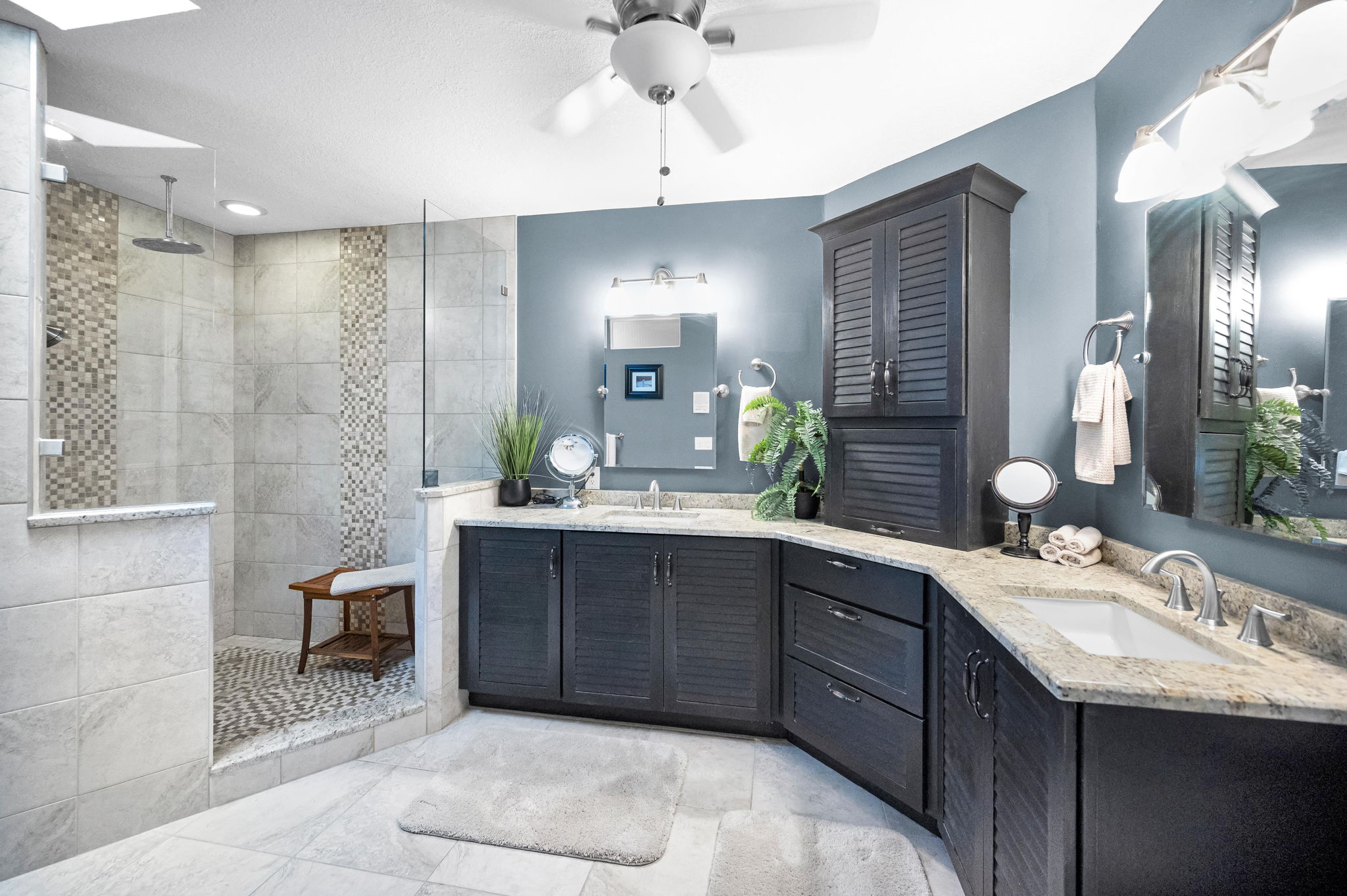 Upper Level Primary Bathroom1a