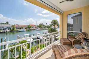Living Room Balcony6