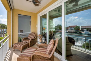 Living Room Balcony7