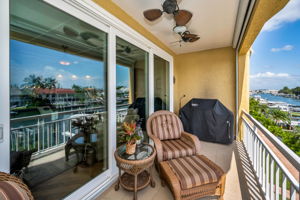 Living Room Balcony8