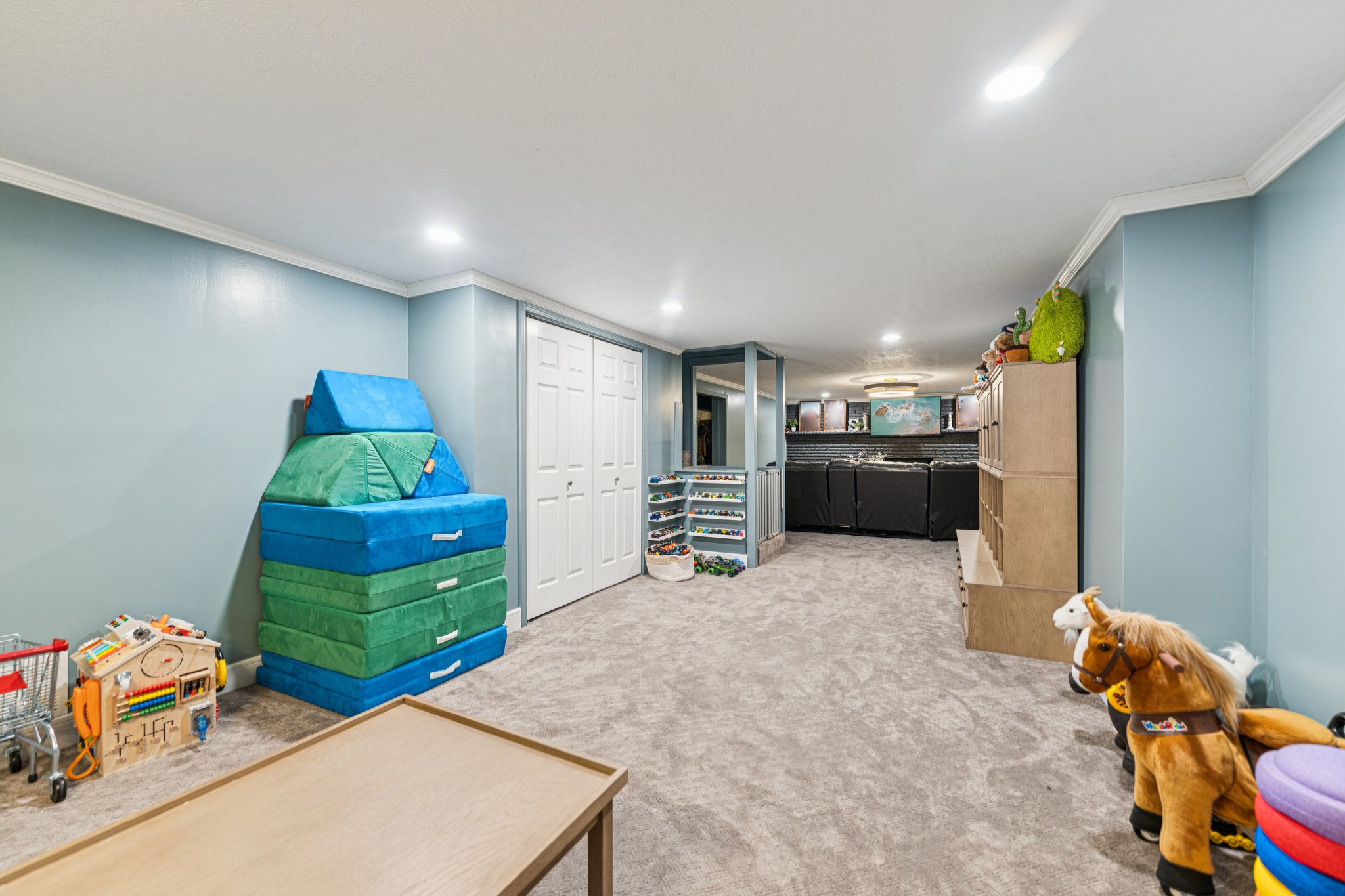 Clapsaddle Ave-S1004-049.jpg