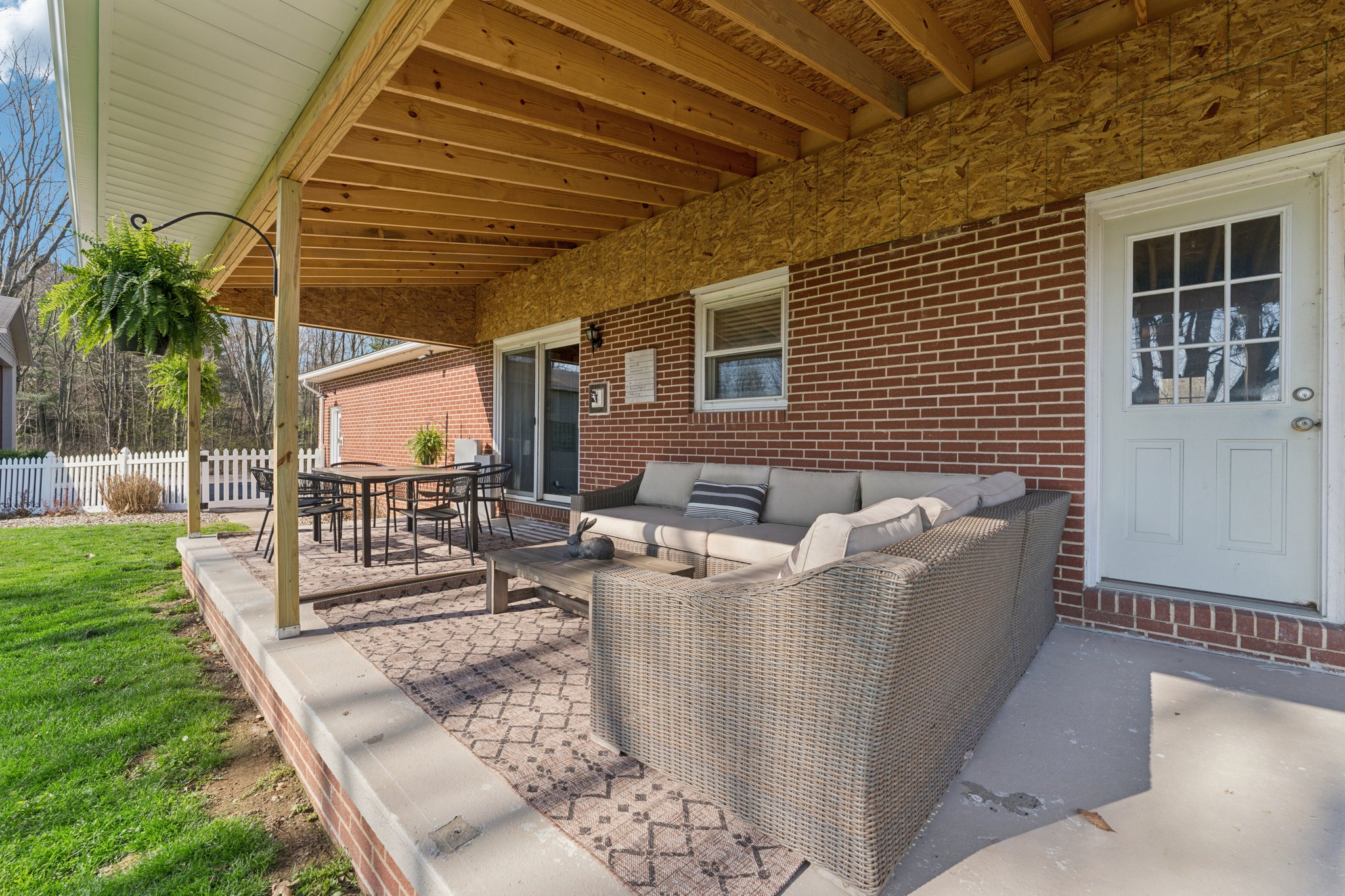 Clapsaddle Ave-S1004-073.jpg