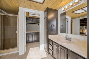 Detached Bonus Room7 Bathroom