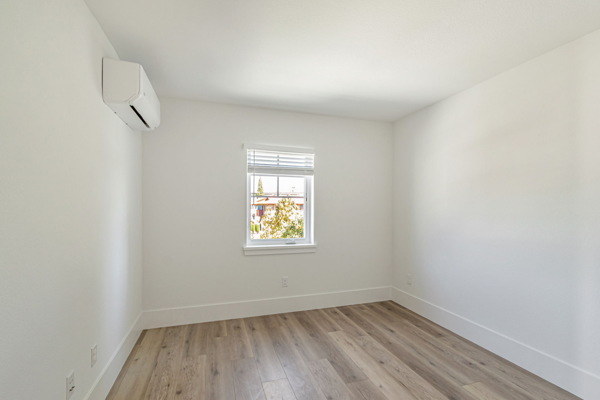 013_1064 Lewis St _
