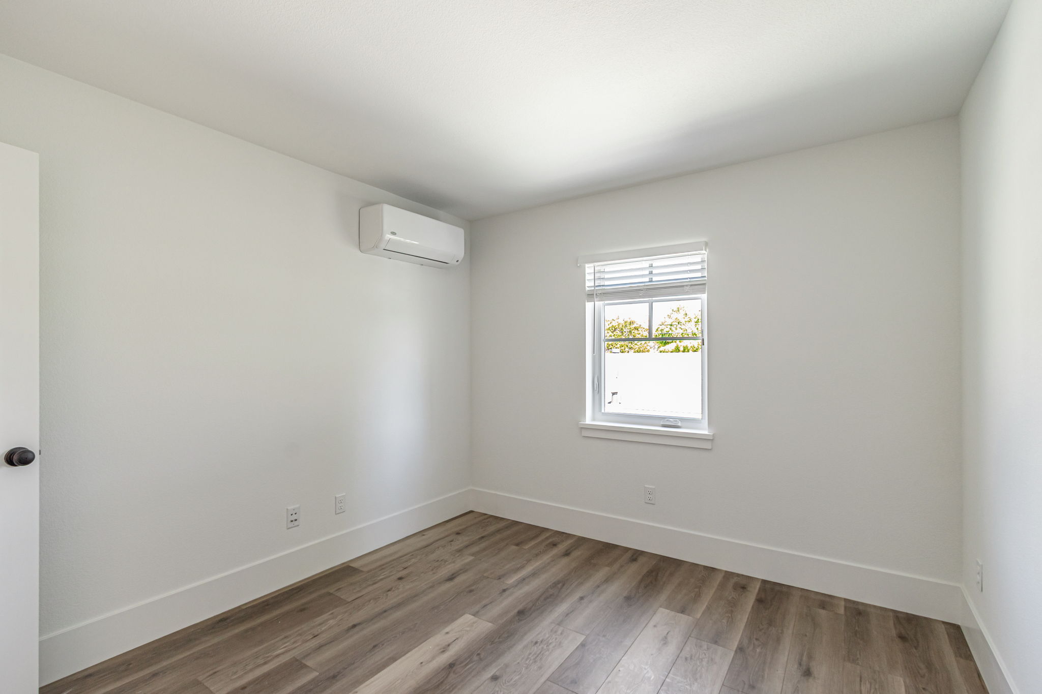 014_1064 Lewis St _