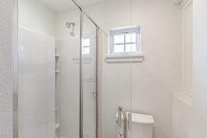 016_1064 Lewis St _