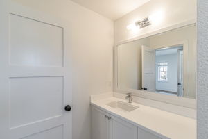 017_1064 Lewis St _