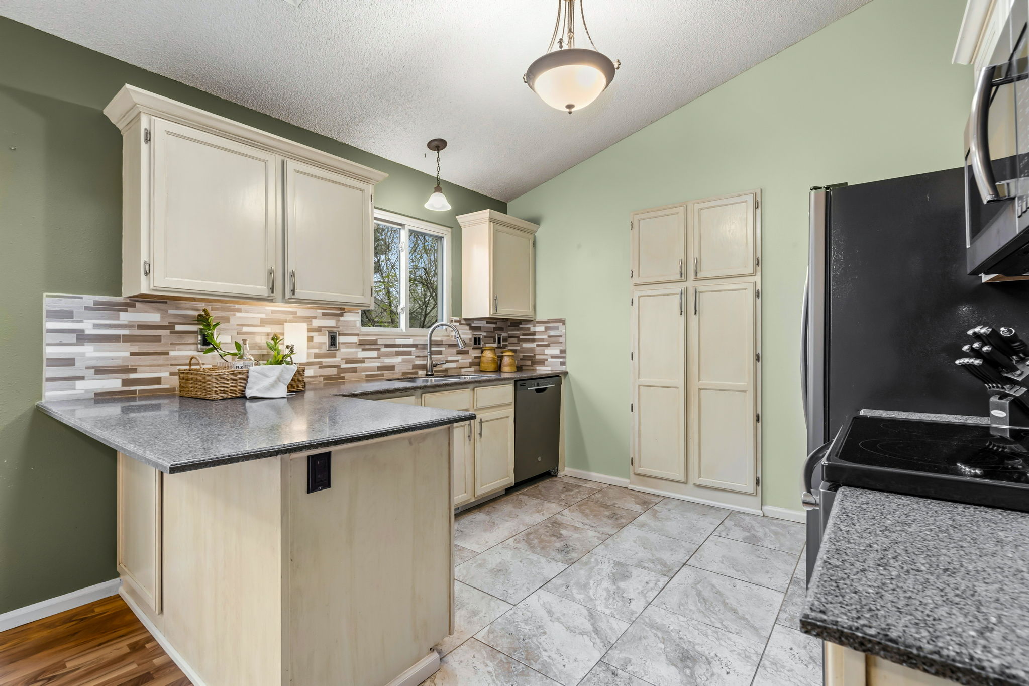 Great open kitchen