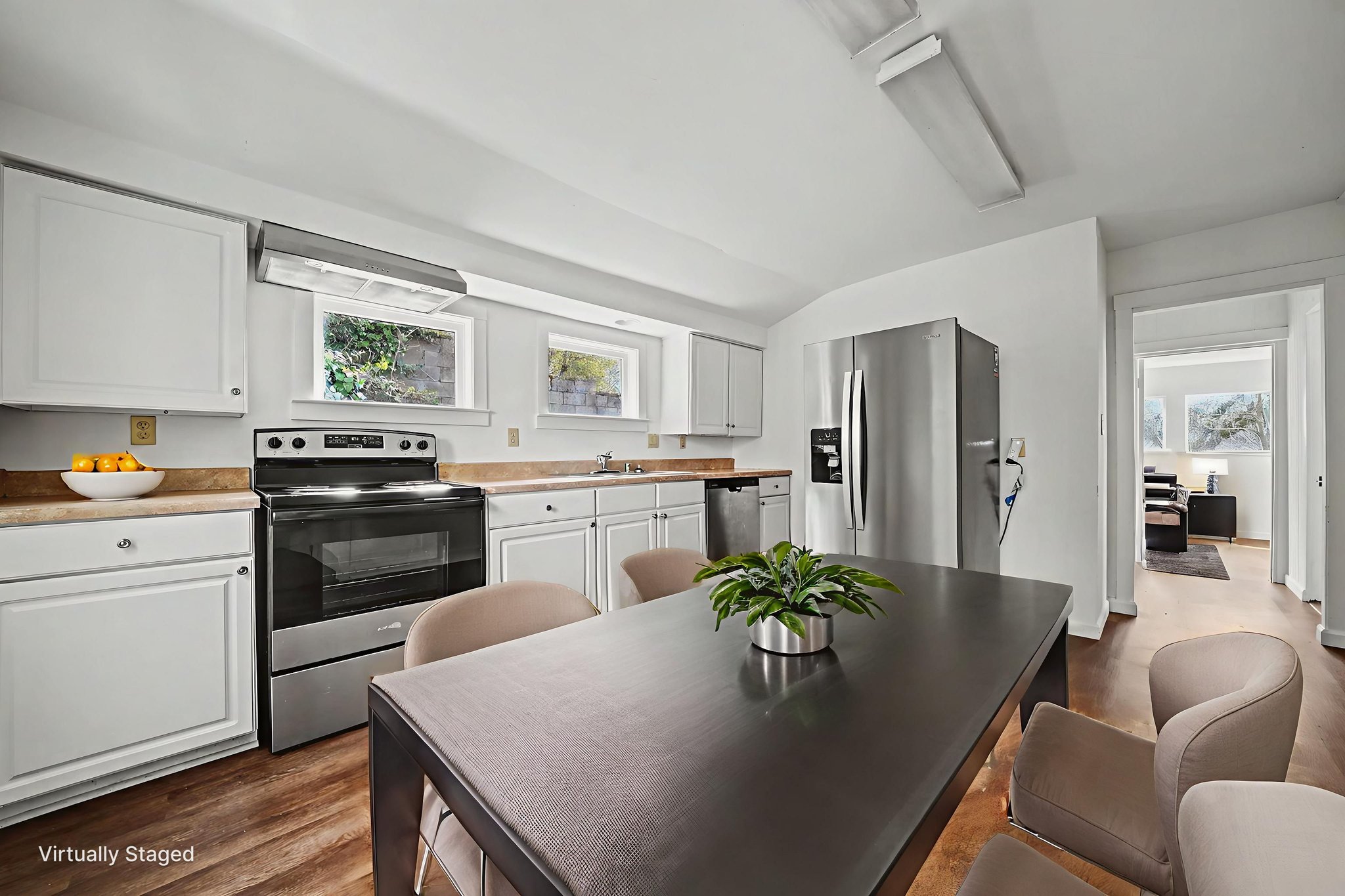 DSC02595 virtually staged.jpeg
