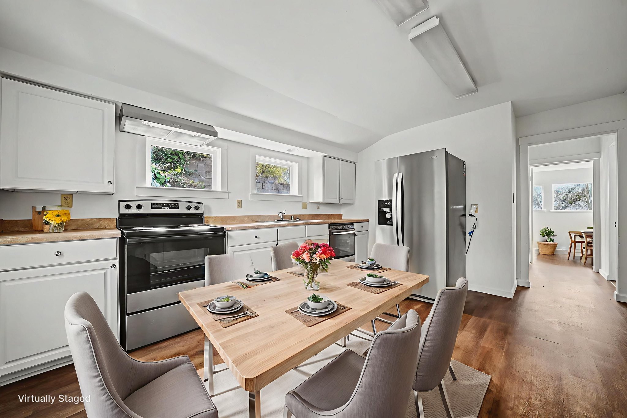 DSC02595 virtually staged.jpeg