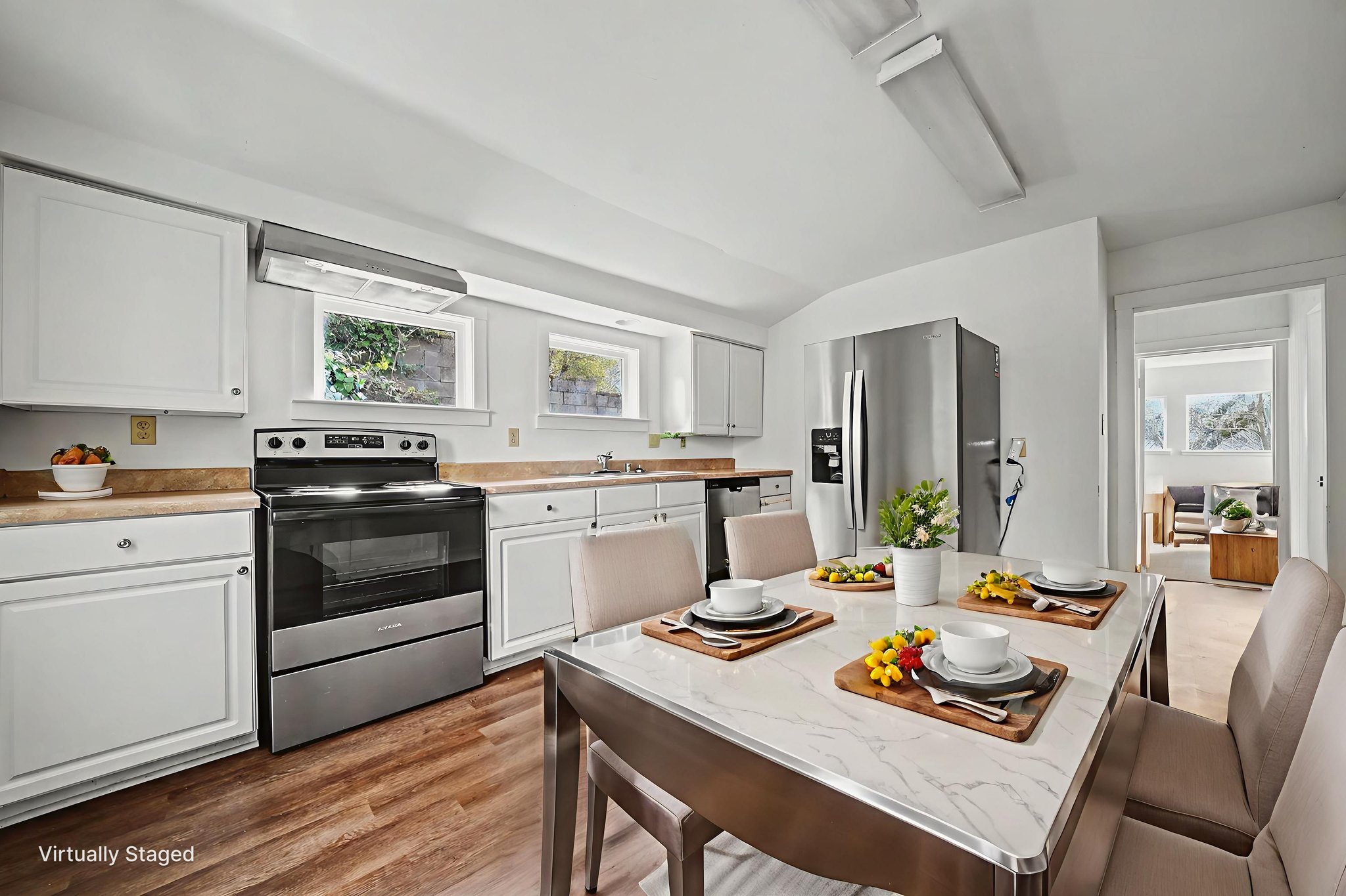 DSC02595 virtually staged.jpeg