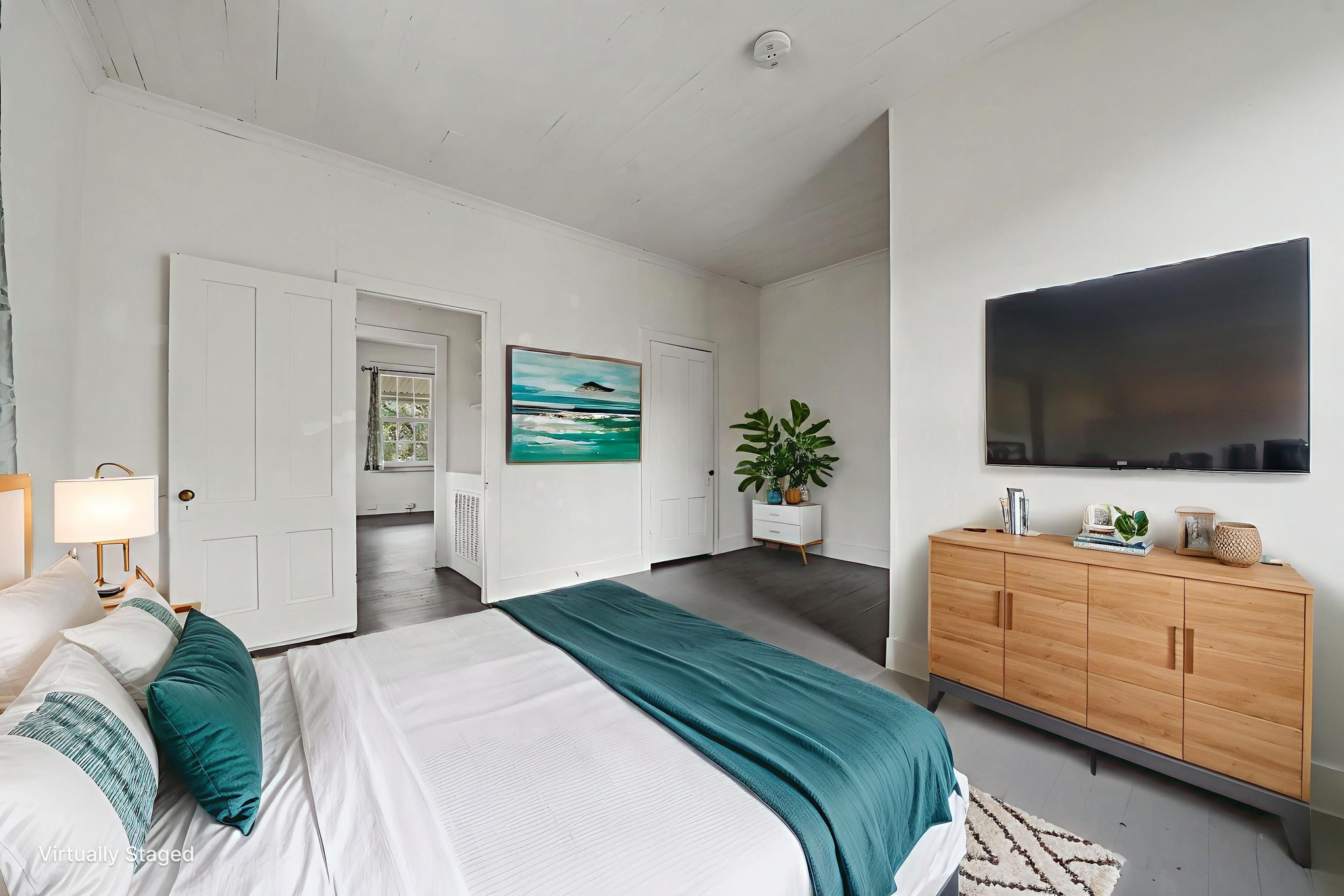 DSC02658 virtually staged.jpeg