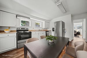 DSC02595 virtually staged.jpeg