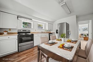 DSC02595 virtually staged.jpeg